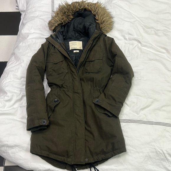 Aritzia Green Winter Jacket Size Small - Picture 1 of 6